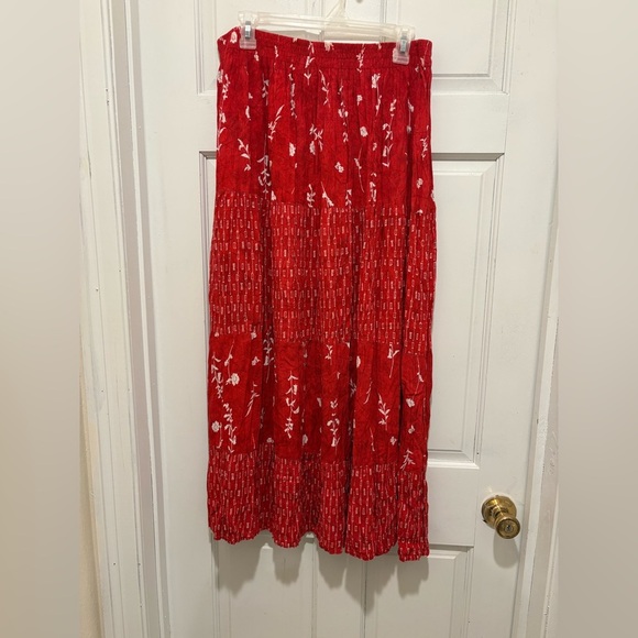 Vintage  Red Floral Skirt - Picture 2 of 3